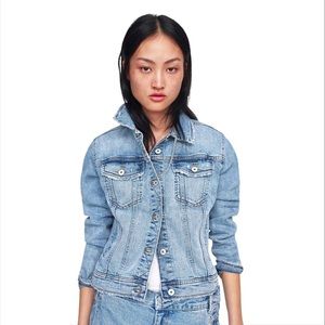 Zara light wash classic denim jacket size XS